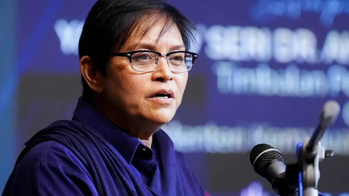 Malaysia is a Permanent Home, Not Transit Point, Azalina Tells PN