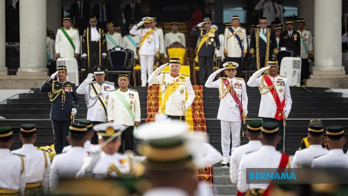 Sultan Nazrin Presides Over Perak Warriors' Day Ceremony and Mosque Opening
