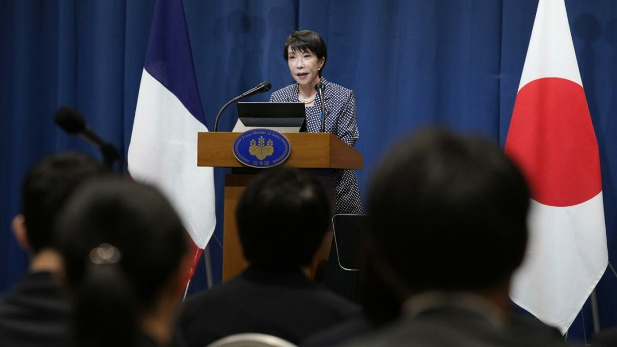 Japan's Takaichi Cabinet Support Slumps to Lowest Level Amid Economic Concerns