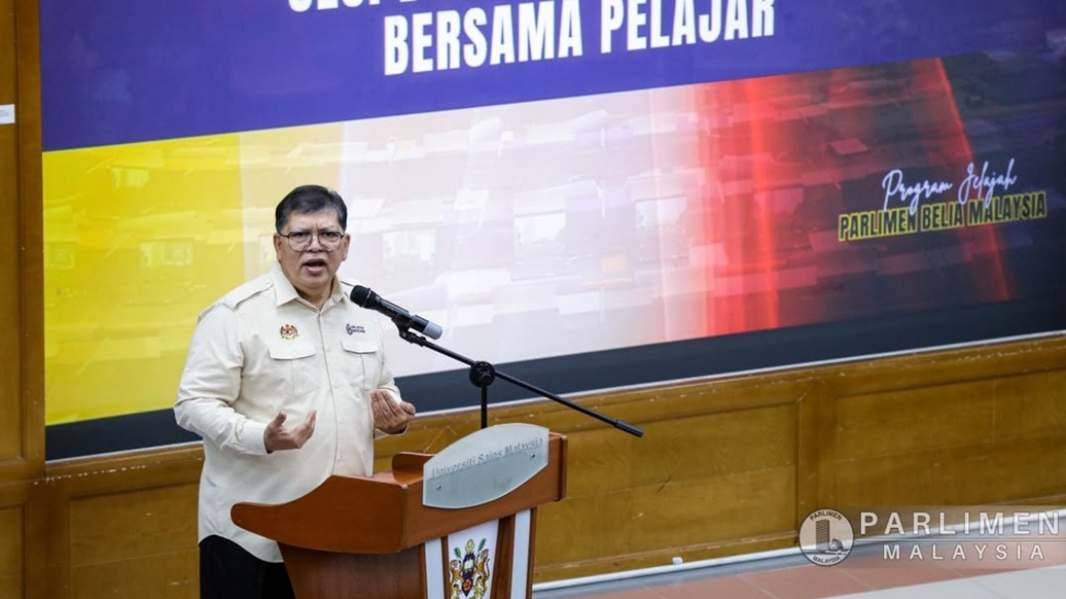 Parliament Must Model Democracy Well for Youth, Says Dewan Rakyat Speaker