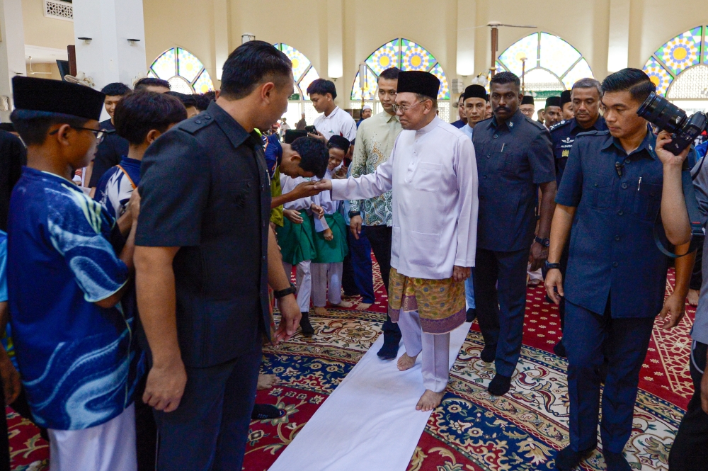 Malaysia's economy expands 5.8% in second quarter as PM marks milestone