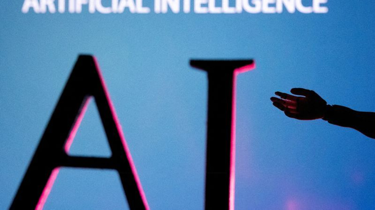 AI Investment Boom Triggers Credit Insurance Spike as Tech Giants Face Debt Concerns