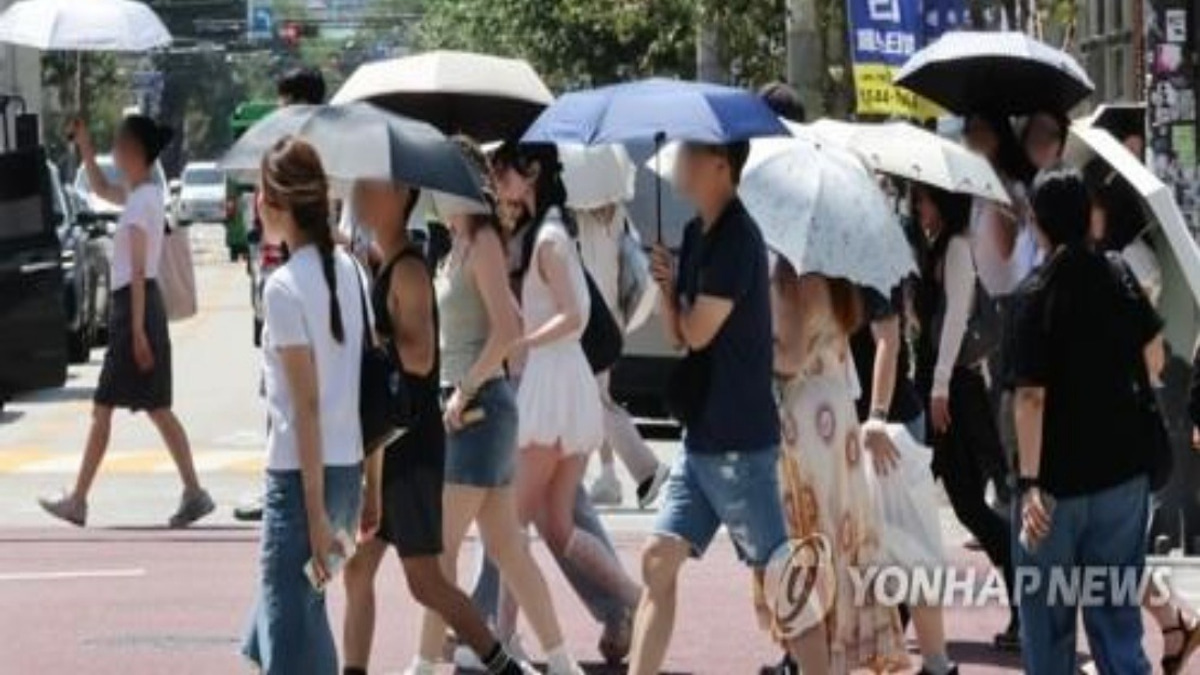 Seoul swelters as South Korea records temperatures above 40°C amid record heat wave