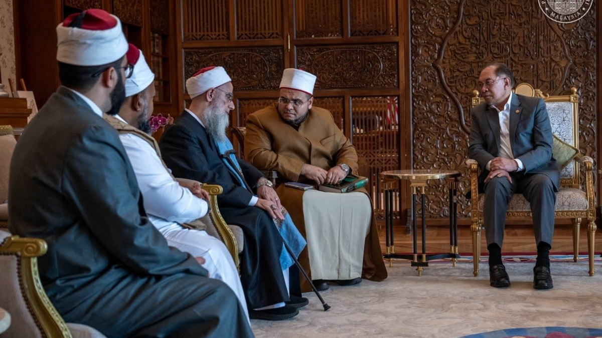 PM Anwar Receives Visit from Prominent Egyptian Islamic Scholar Sheikh Dr Mustafa
