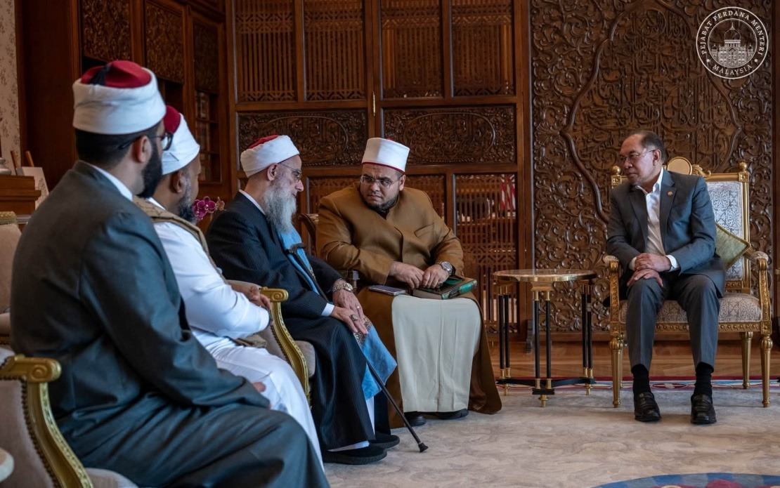PM Anwar Receives Visit from Prominent Egyptian Islamic Scholar Sheikh Dr Mustafa
