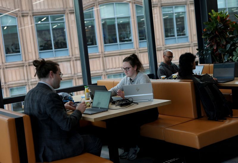 UK Economy Gains Momentum from AI Boom, With Tech Sector Leading Growth