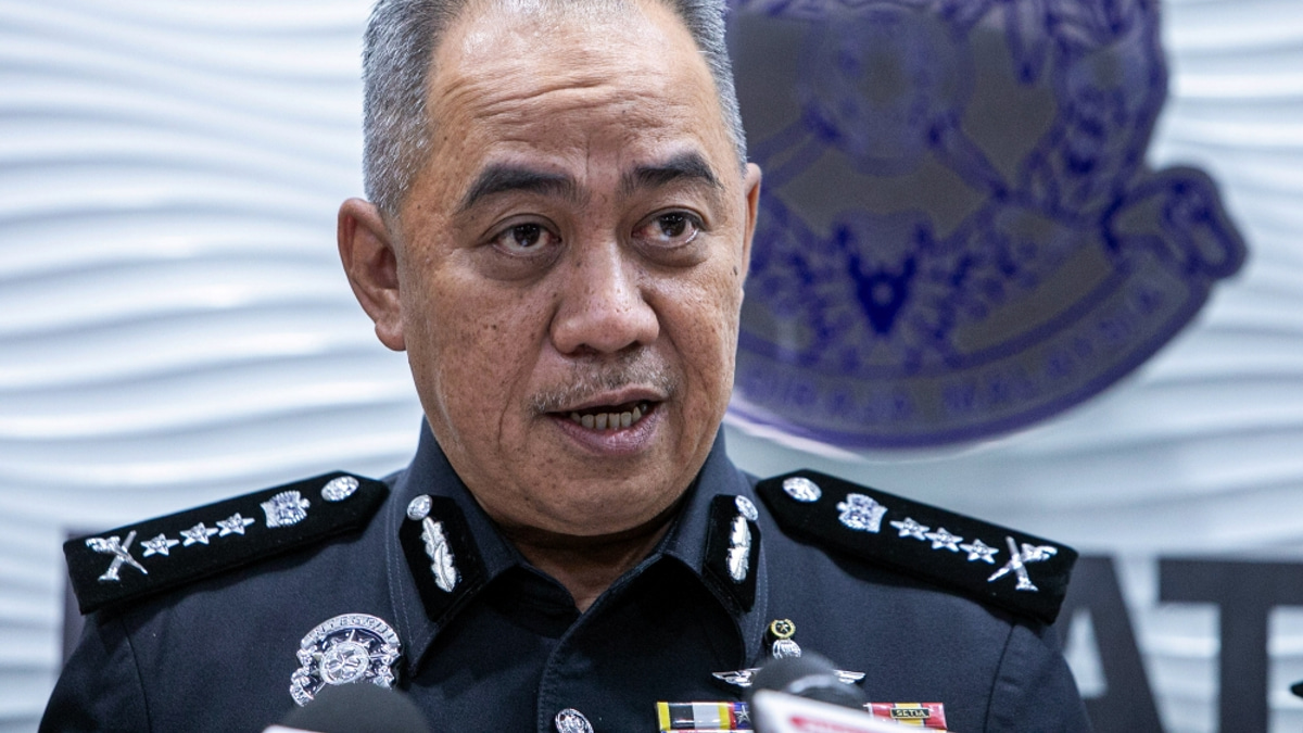 Perak Police Dismantle Romance Scam Operations in Ipoh, Detain 12 Chinese Suspects