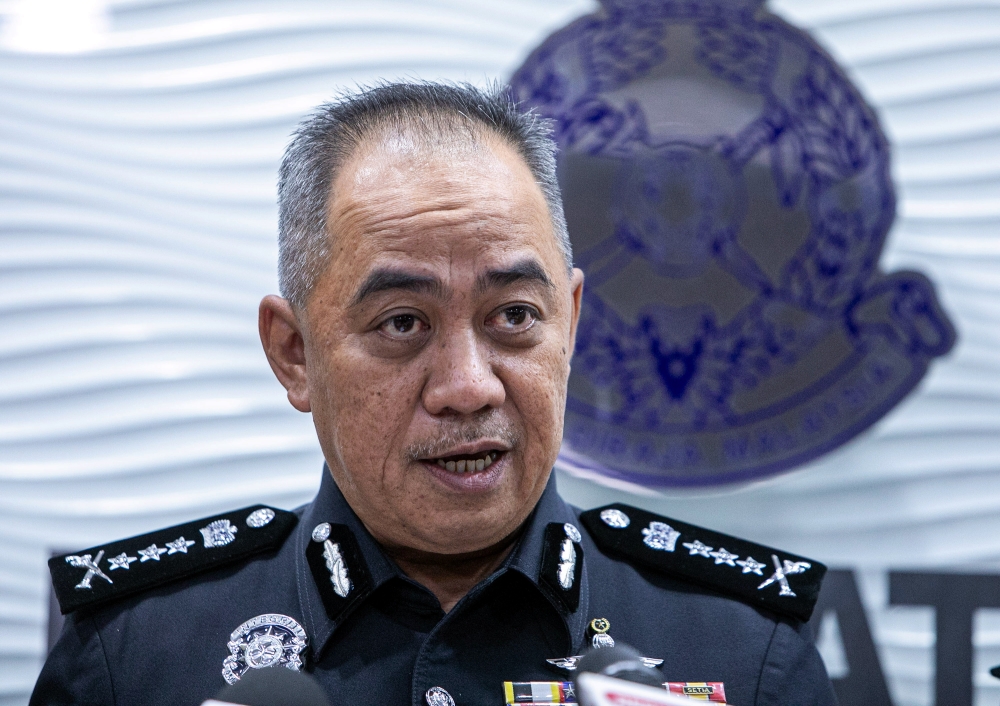 Perak Police Dismantle Romance Scam Operations in Ipoh, Detain 12 Chinese Suspects