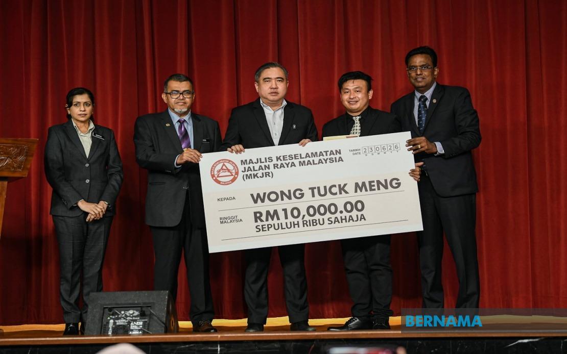 Lorry Driver Honoured for Heroic Rescue of 21 Bus Passengers near Menora Tunnel