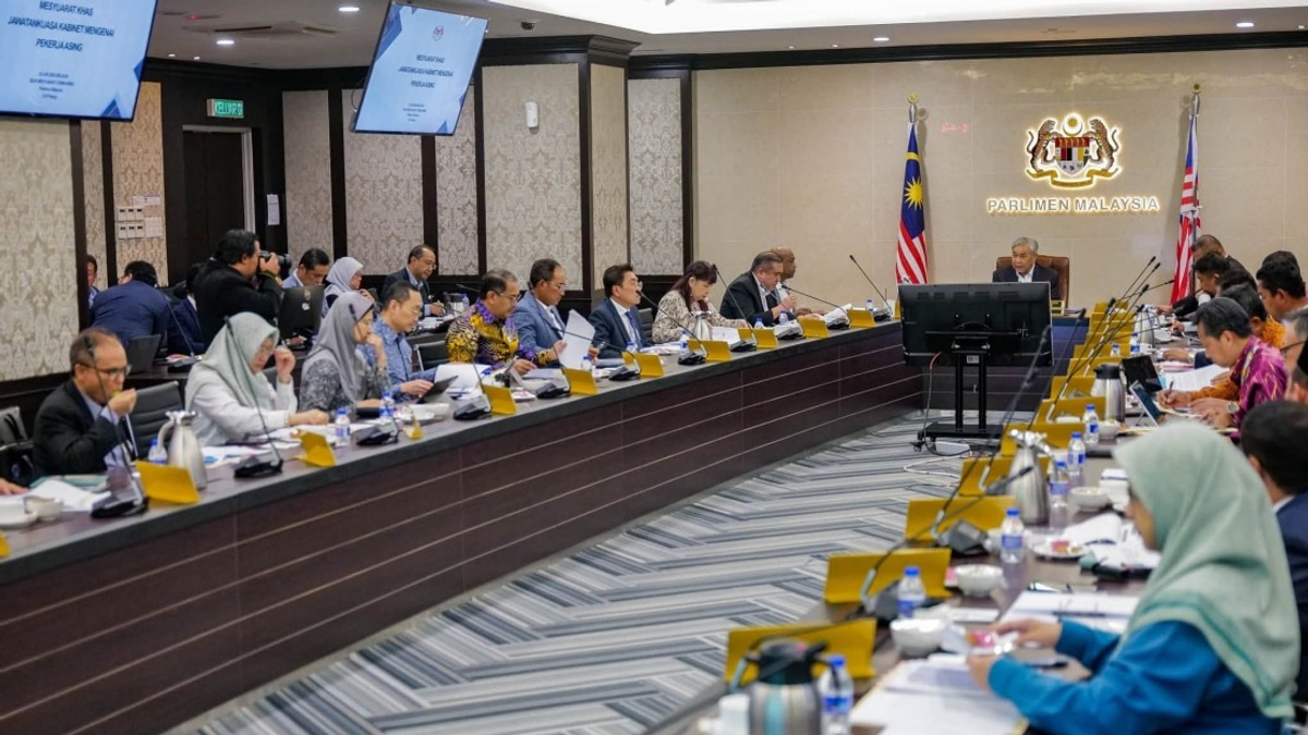 Government to Overhaul Foreign Worker Management System Under Ahmad Zahid's Leadership