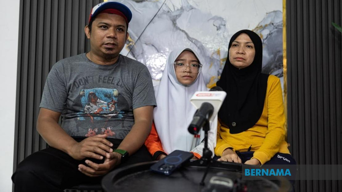 Education Minister, Teachers' Foundation Fund RM10,000 Scoliosis Surgery for Ipoh Teen