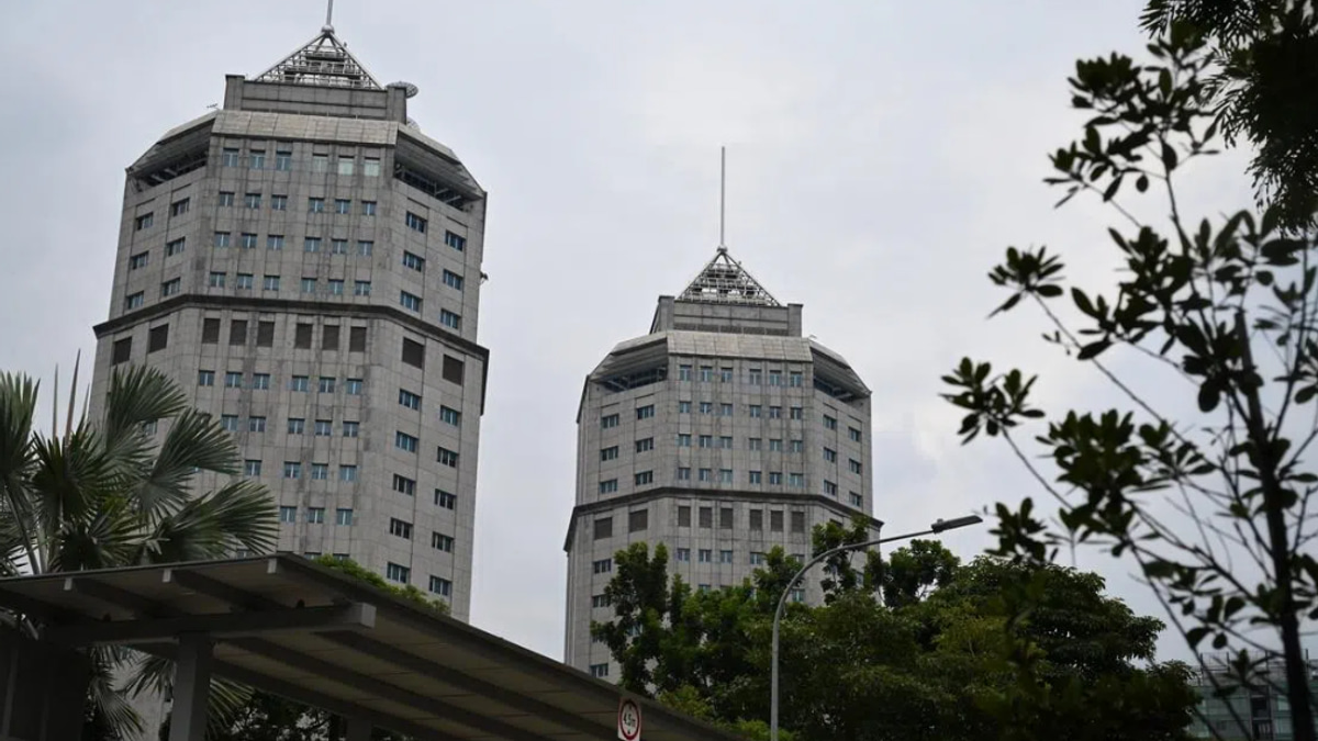 Singapore Revokes Work Permits of Two Bangladeshi Workers Over Extremist Social Media Posts