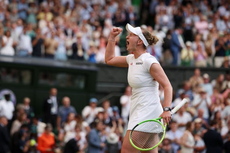 Krejcikova's Grit Powers Past Andreeva into Wimbledon Third Round