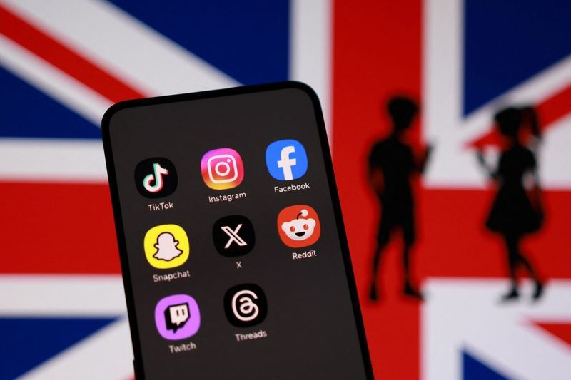 Britain Sets Midnight Social Media Curfew for Teenagers Aged 16-17