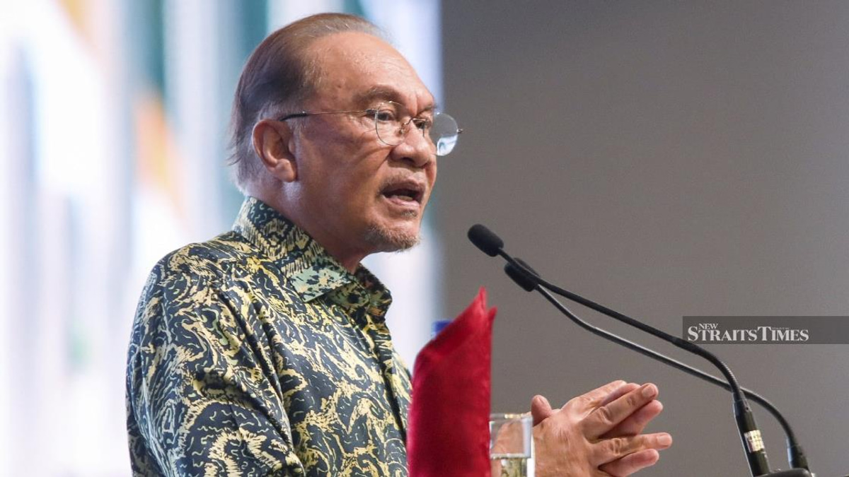 Anwar Calls on Malaysia's Youth to Spurn Divisive Messaging and Channel Grievances Through Government