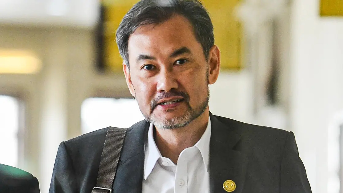 Ex-1MDB Chief Denies Giving Jho Low PM-Like Status in Fund Management