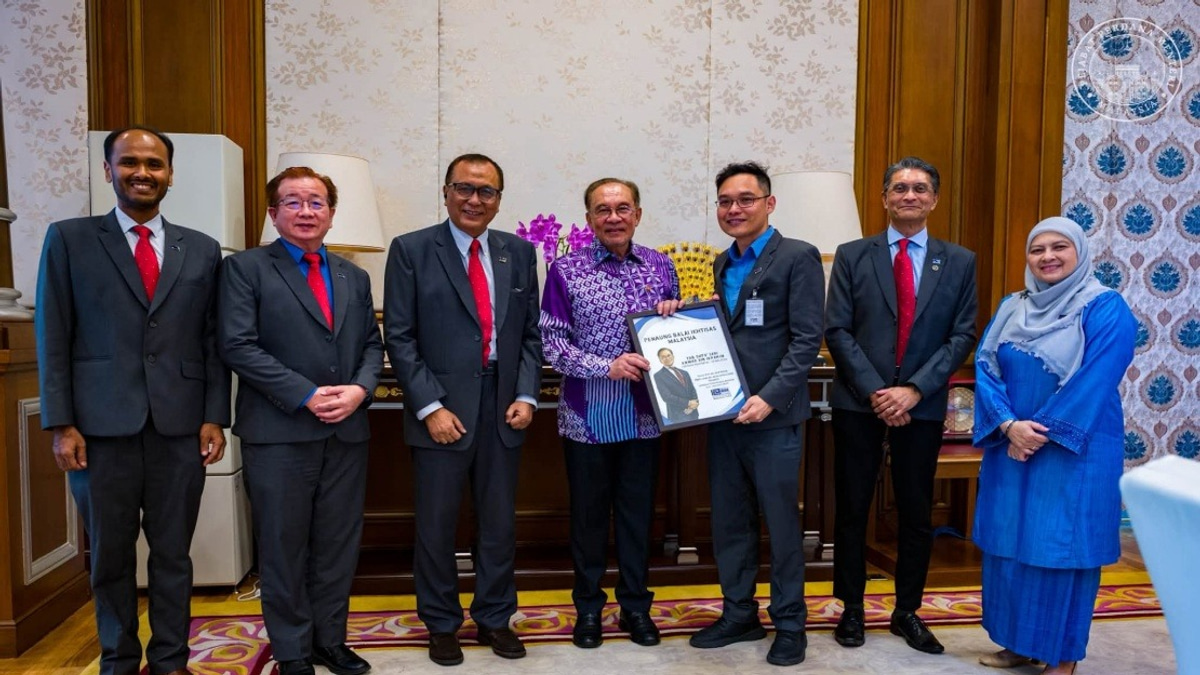 AI Skills and Professional Development Take Centre Stage in PM Anwar's Meeting with BIM