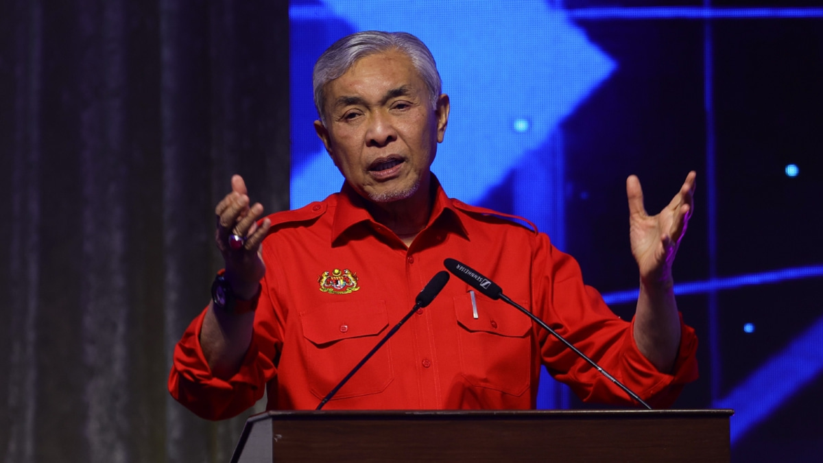 BN Chairman Zahid Backs PM's Authority to Dismiss Coalition Ministers