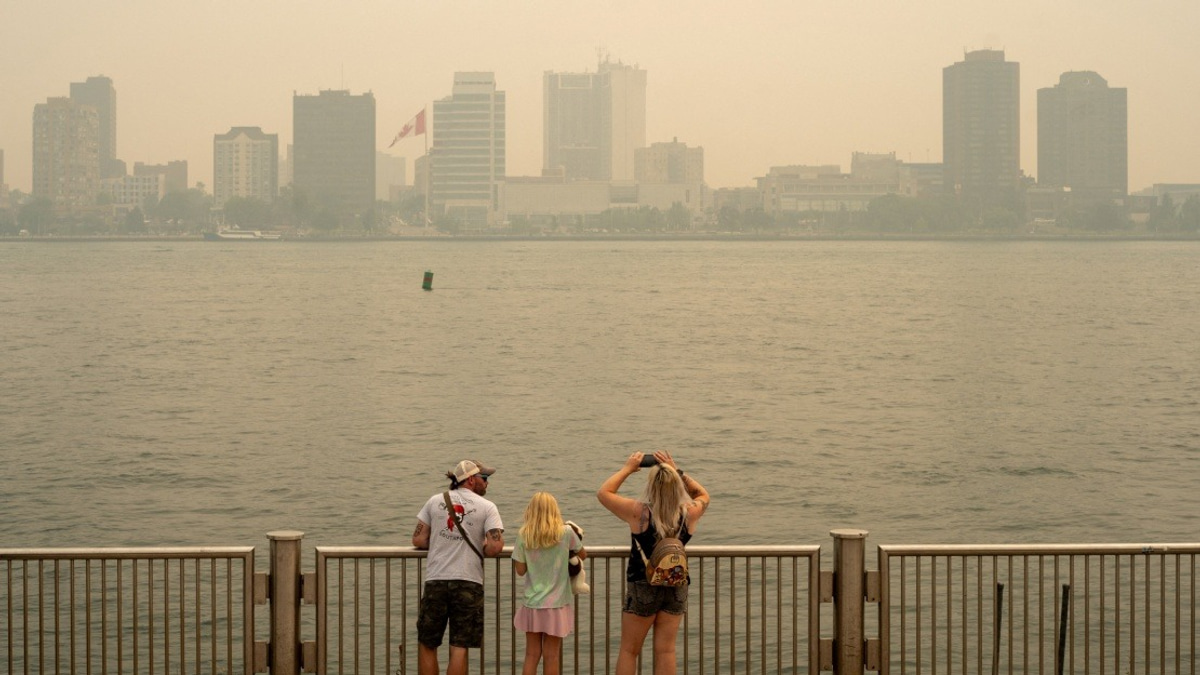 British Columbia Wildfire Spreads Across 100 Square Kilometres as 20,000 Evacuate