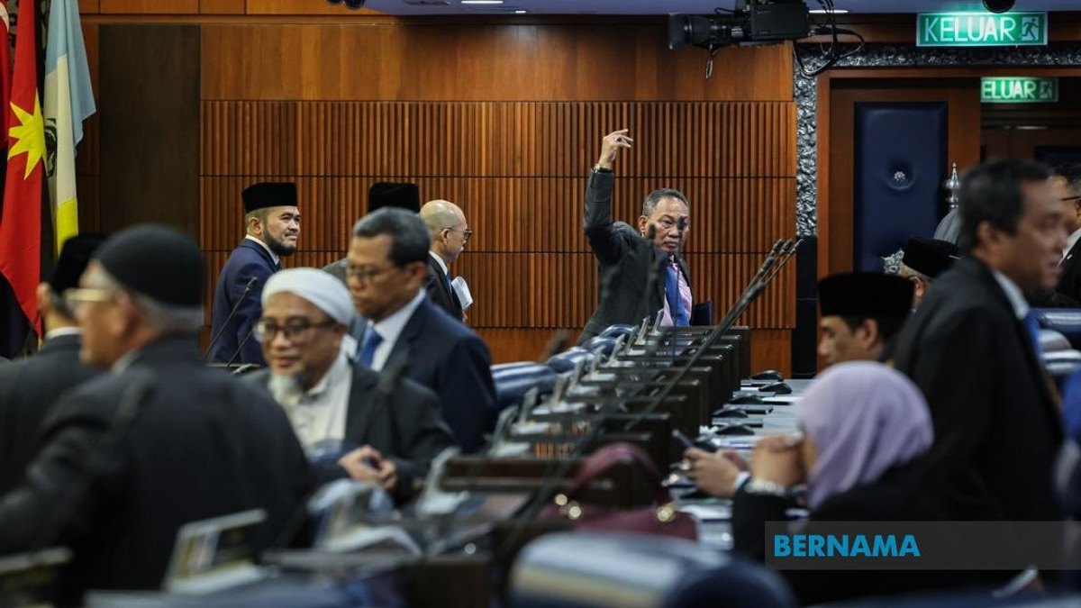 Anwar Dismisses Opposition as 'Playing Political Drama' Over Tabung Haji Crisis