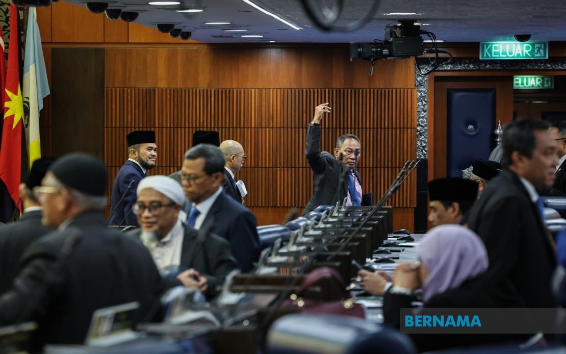 Anwar Dismisses Opposition as 'Playing Political Drama' Over Tabung Haji Crisis