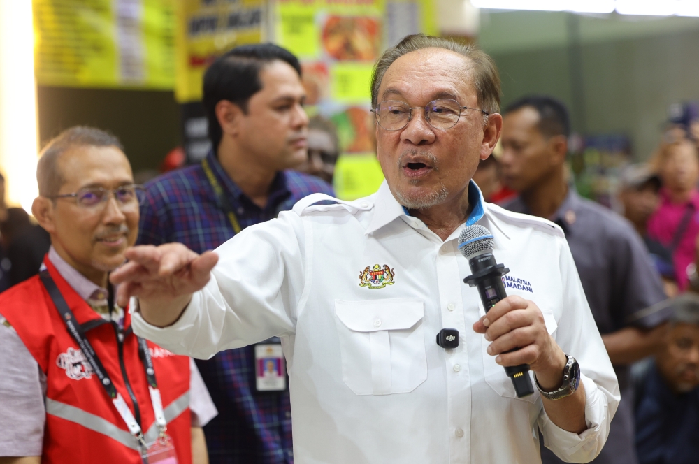 Anwar intensifies Negeri Sembilan offensive with gruelling final campaign sprint