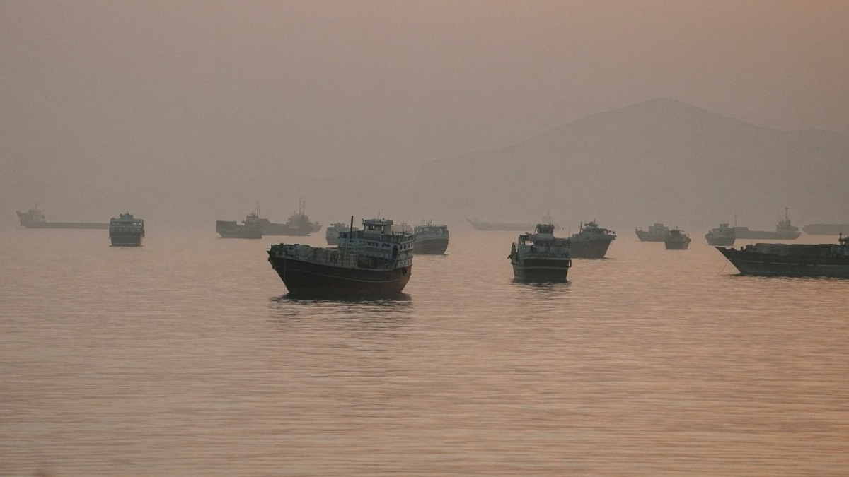 India Orders Seafarers Away From Hormuz Strait Over Rising Attack Risks