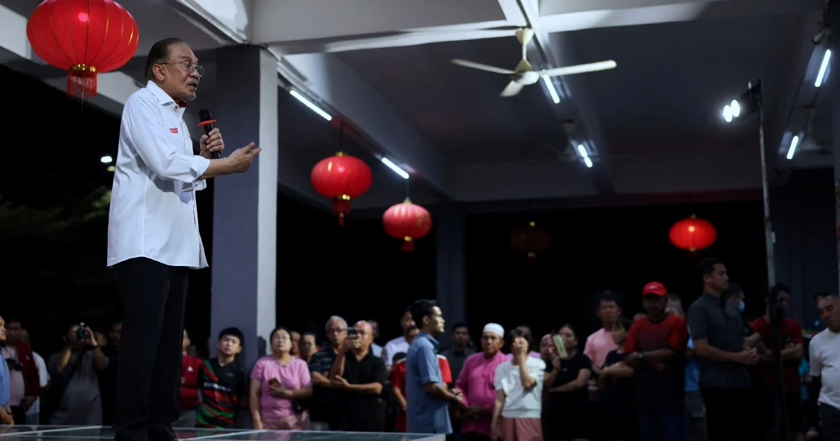 Anwar to Tackle Durian Price Crisis in Beijing Talks with Chinese Premier