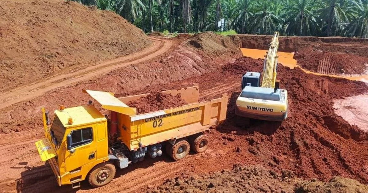 Nine suspects held after enforcement raid on illegal bauxite operation in Kuantan yields RM3.75 million haul
