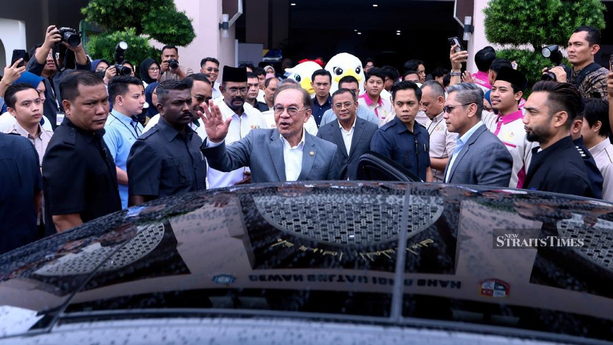 Malaysia Cannot Afford Deeper Fuel Price Cuts, Warns PM Anwar on RM40 Billion Subsidy Burden