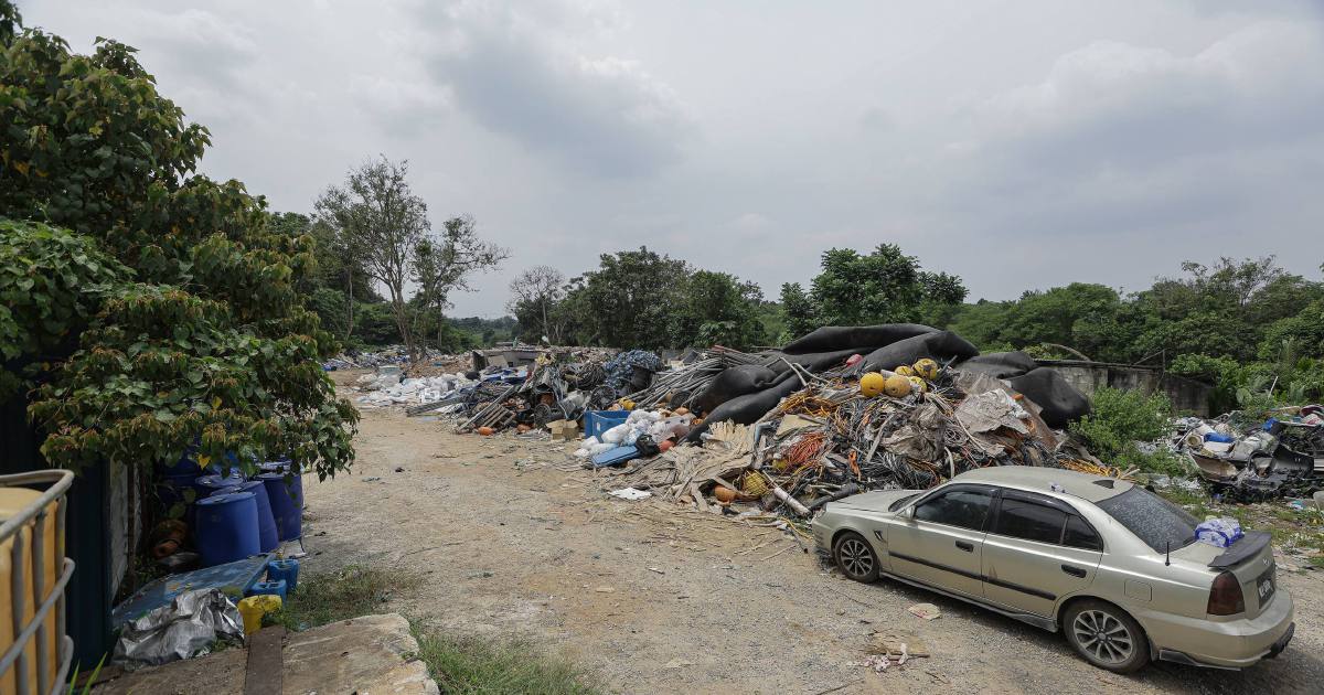 Johor Establishes Multi-Agency Task Force to Investigate Singapore Construction Waste Dumping Claims in Pontian