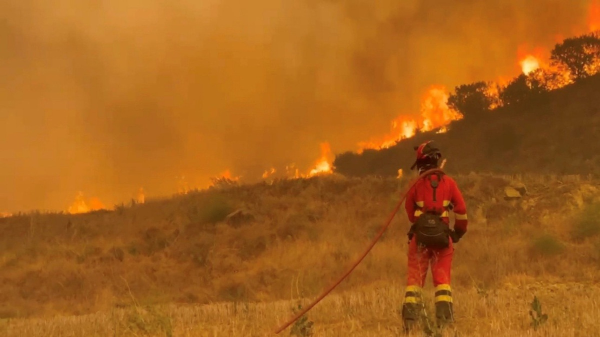 Spain Battles Largest Wildfire of Year as Blaze Consumes 12,000 Hectares in Northeast