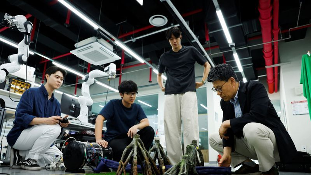 South Korean and American researchers develop robotic clothing that dresses itself without user assistance