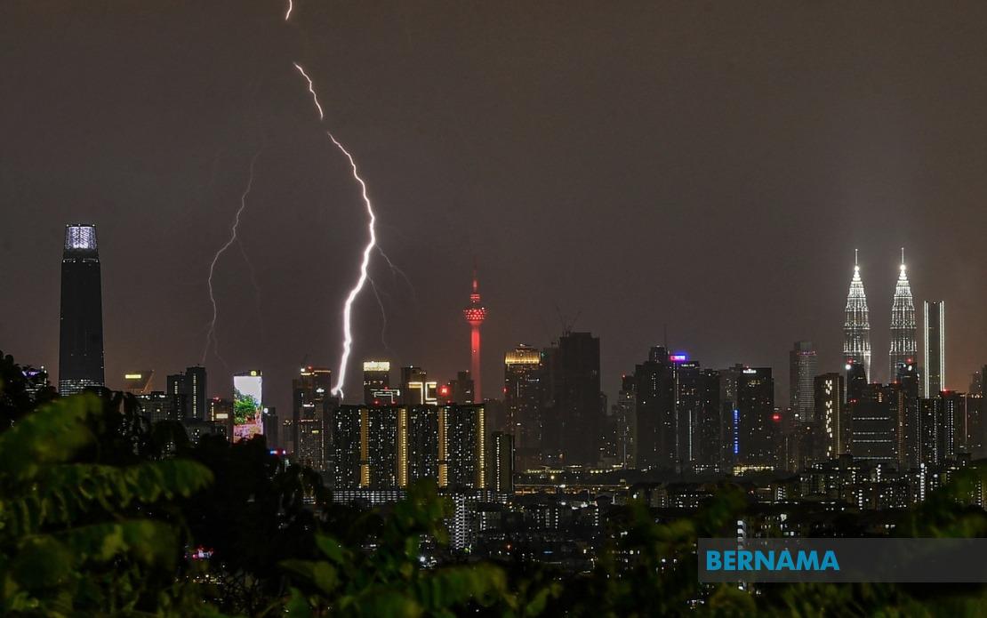Severe Weather Alert Issued for KL and Eight States as Thunderstorms Loom