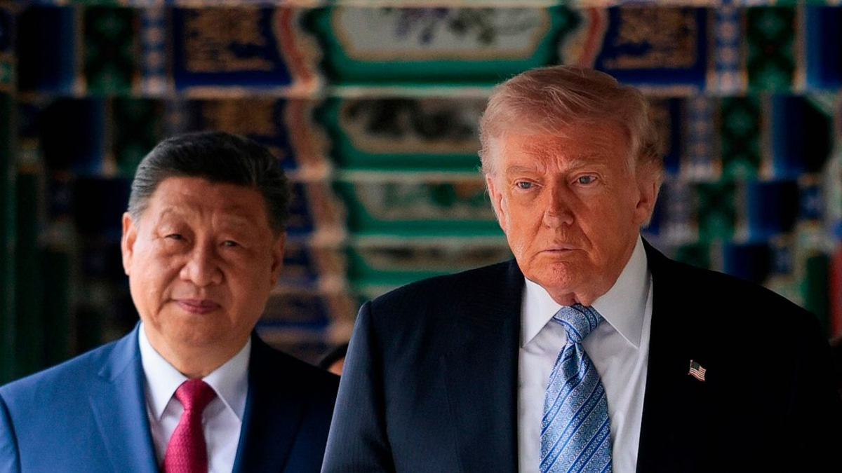 Trump's Contradictory China Stance: Weapons Allegations and Diplomatic Uncertainty Cloud Xi's Upcoming US Visit