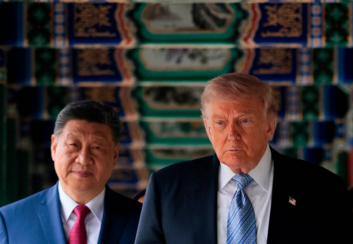 Trump's Contradictory China Stance: Weapons Allegations and Diplomatic Uncertainty Cloud Xi's Upcoming US Visit