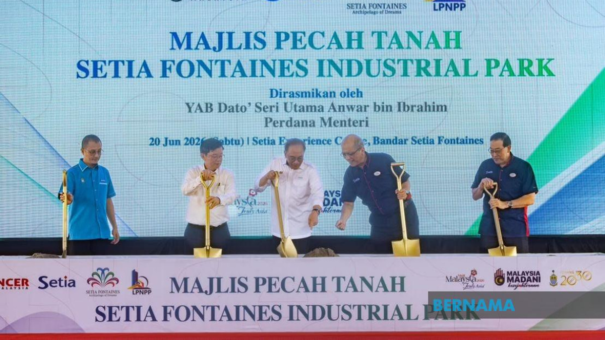 Development Projects Must Deliver Opportunities for Middle and Lower-Income Groups, Anwar Says