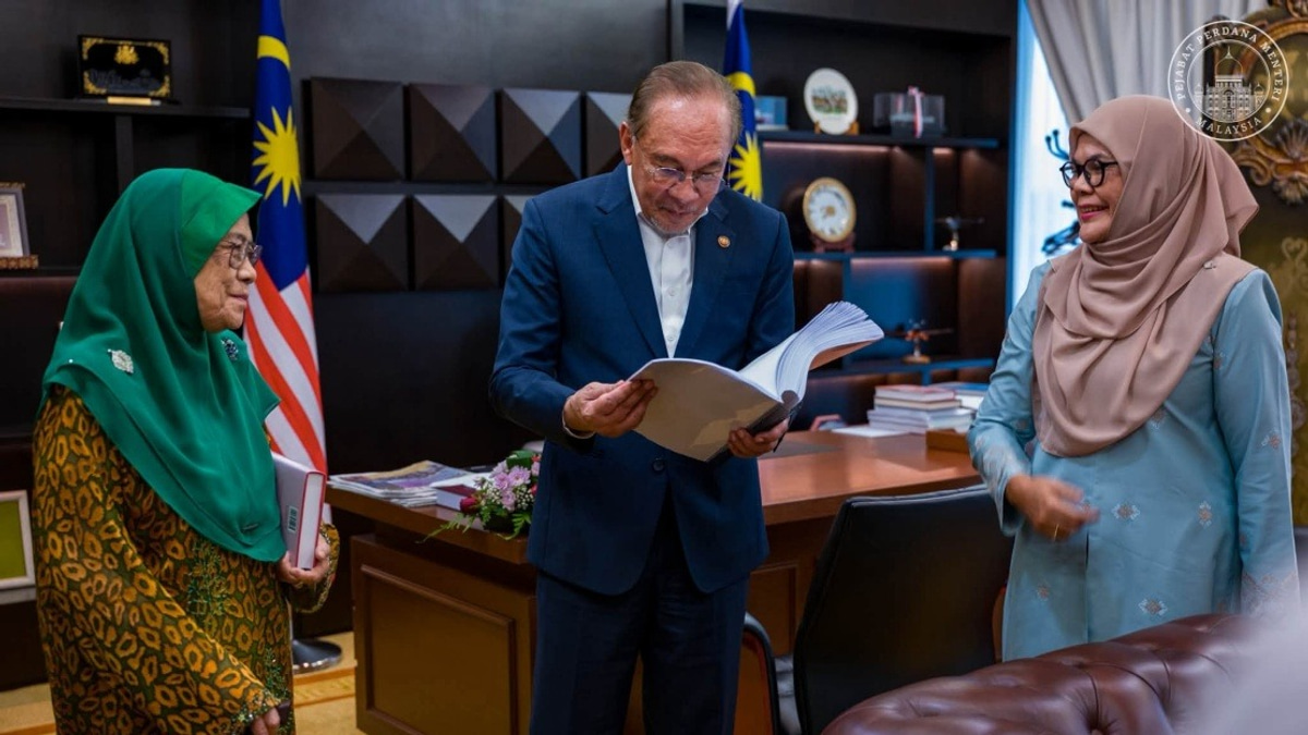 Anwar's Ideas to Be Preserved in New Book for Future Generations
