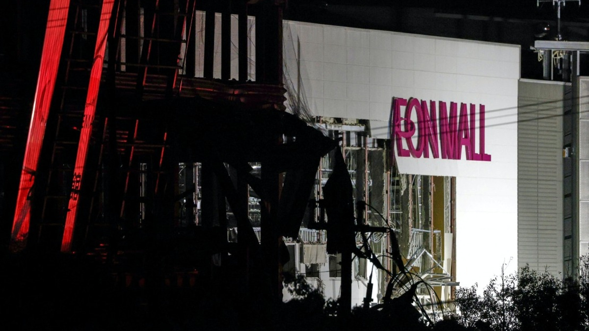 20 to 30 employees missing after explosion at Kumamoto shopping mall following powerful earthquake