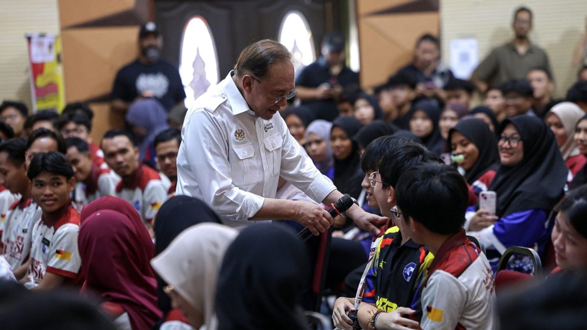 Anwar Defends Matriculation Intake System as Balance Between Merit and Social Support