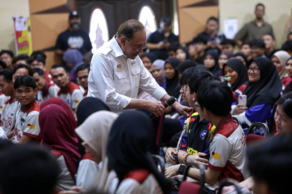 Anwar Defends Matriculation Intake System as Balance Between Merit and Social Support