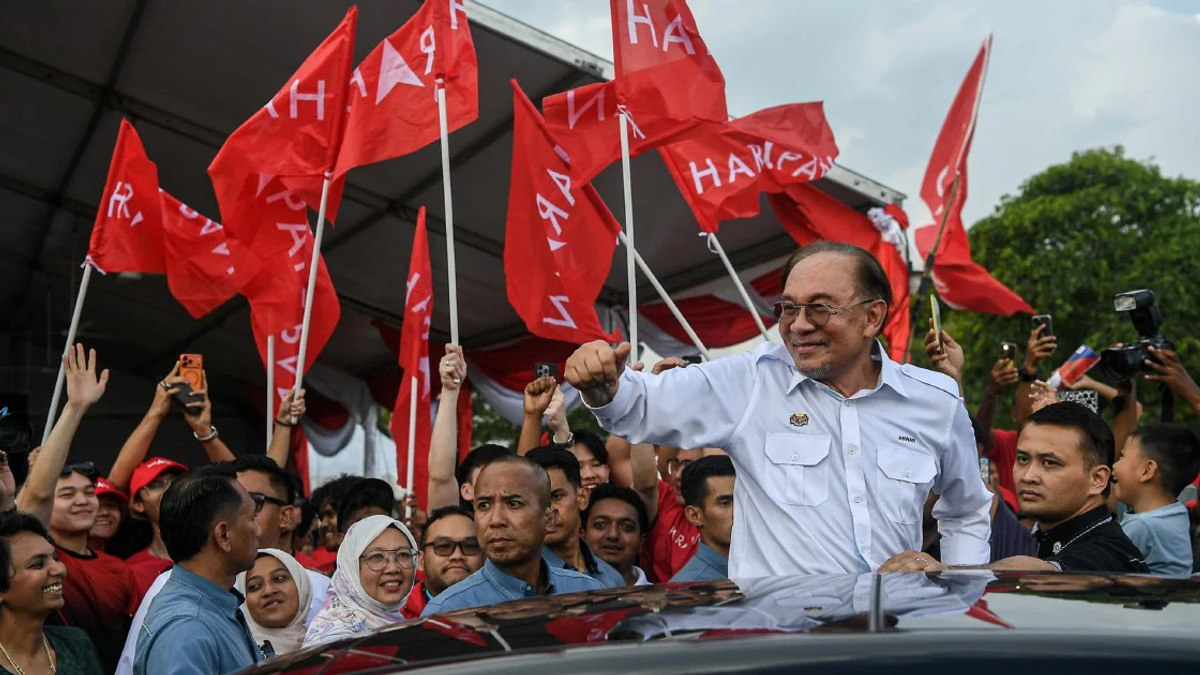 Anwar Urges Political Rivals to Respect Voter Mandates, Not Shun DAP Partnership