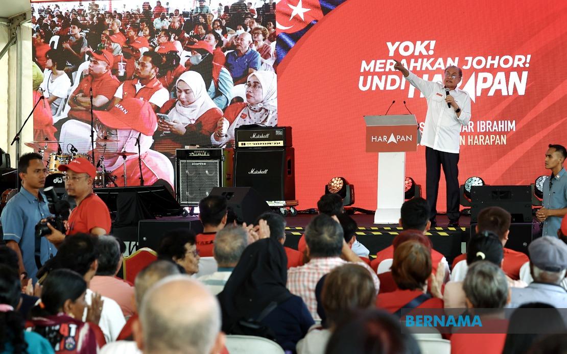 Anwar Urges Johor Poll Contenders to Move Beyond Najib Release Debate