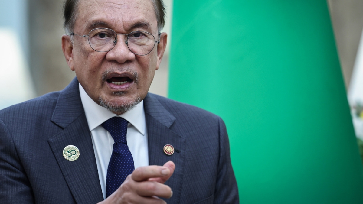 PM Anwar pays tribute to influential Islamic scholar John L. Esposito