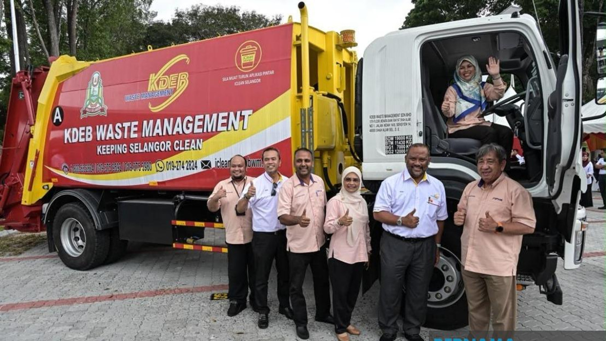 KDEBWM Rolls Out 33 New Waste Trucks for Hulu Selangor Cleanup Drive