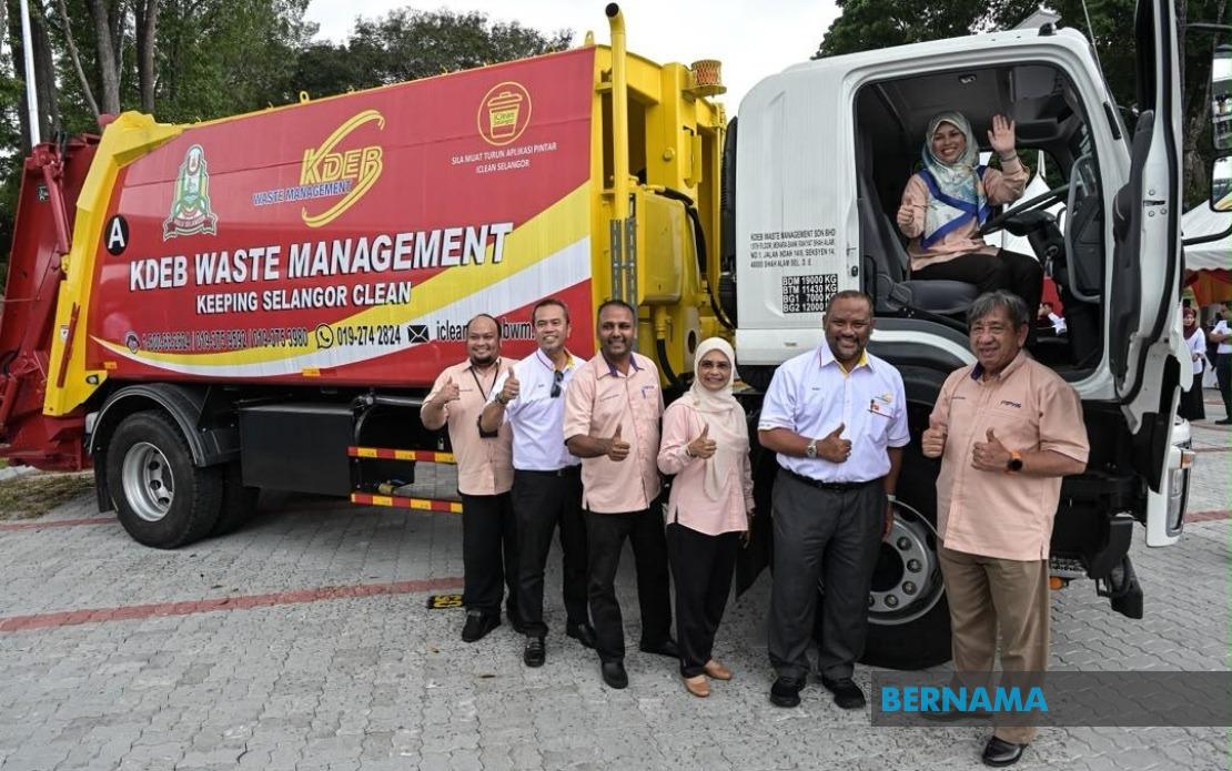 KDEBWM Rolls Out 33 New Waste Trucks for Hulu Selangor Cleanup Drive