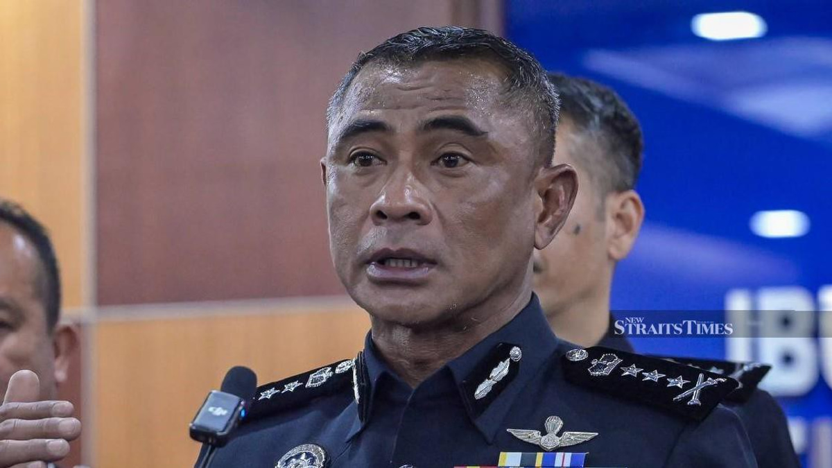 Five Chinese nationals arrested in major crackdown on organised burglary gang